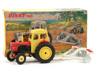 Lot 1466 - DINKY TOYS GB (1)