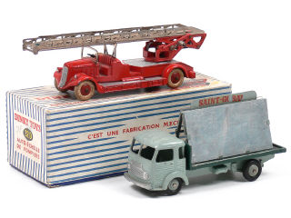 Lot 1333 - DINKY TOYS FRANCE (2)