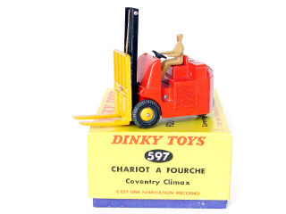 Lot 146 - DINKY TOYS FRANCE (1)