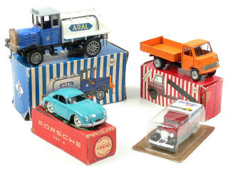 Lot 217 - DIVERS (4)