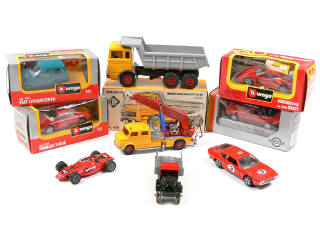 Lot 225 - DIVERS (9)