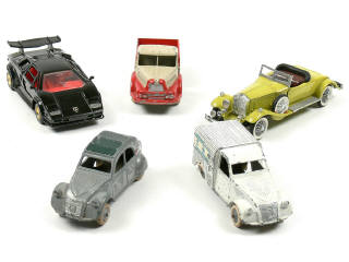 Lot 220 - DIVERS (5)