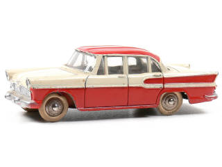 Lot 325 - DINKY TOYS FRANCE (1)