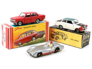 Lot 214 - DIVERS (3)