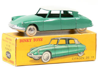 Lot 1062 - DINKY TOYS FRANCE (1)