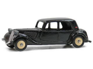 Lot 1095 - DINKY TOYS FRANCE (1)