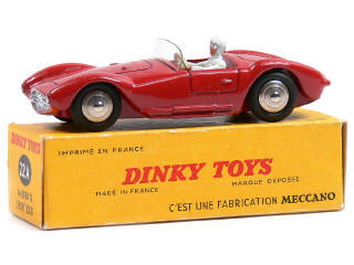 Lot 1049 - DINKY TOYS FRANCE (1)