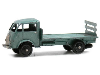 Lot 1282 - DINKY TOYS FRANCE (1)