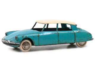 Lot 1059 - DINKY TOYS FRANCE (1)