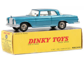 Lot 1228 - DINKY TOYS FRANCE (1)