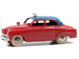 Lot 1136 - DINKY TOYS FRANCE (1)