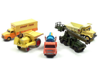 Lot 824 - DINKY TOYS GB (5)