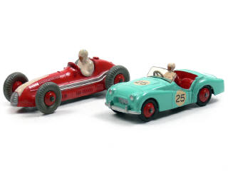 Lot 810 - DINKY TOYS (GB) (2)