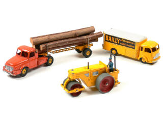 Lot 386 - DINKY TOYS FRANCE (3)