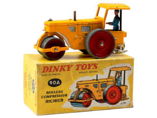 Lot 369 - DINKY TOYS FRANCE (1)