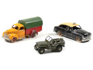 Lot 382 - DINKY TOYS FRANCE (3)