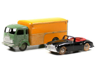Lot 377 - DINKY TOYS FRANCE (2)