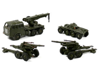 Lot 392 - DINKY TOYS FRANCE (4)