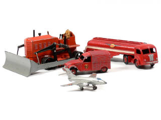 Lot 393 - DINKY TOYS FRANCE (4)