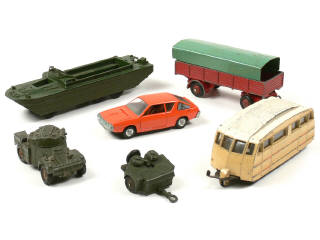 Lot 402 - DINKY TOYS FRANCE (6)