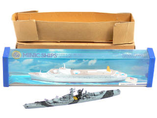 Lot 270 - TRI-ANG-MINIC & DIVERS (2)
