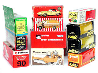 Lot 145 - DIVERS (12)