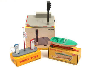 Lot 838 - DINKY TOYS (3)