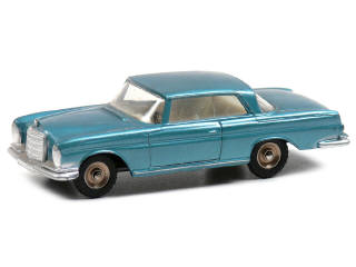 Lot 333 - DINKY TOYS FRANCE (1)