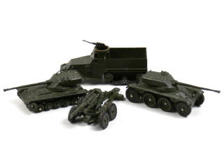 Lot 479 - DINKY TOYS FRANCE (4)