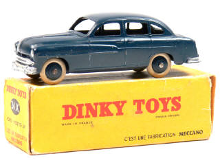 Lot 313 - DINKY TOYS FRANCE (1)