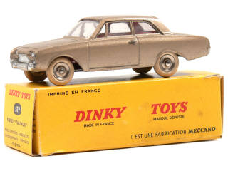 Lot 352 - DINKY TOYS (FRANCE) (1)