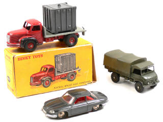 Lot 462 - DINKY TOYS FRANCE (3)