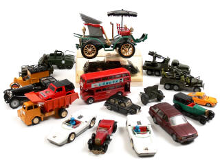 Lot 267 - DIVERS (19)