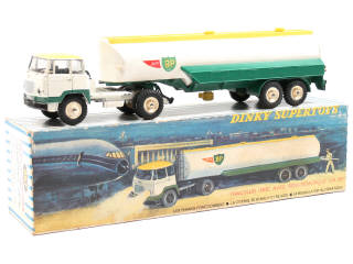 Lot 371 - DINKY TOYS FRANCE (1)
