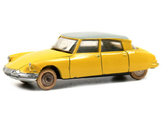 Lot 235 - DINKY TOYS FRANCE (1)