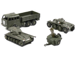 Lot 363 - DINKY TOYS FRANCE (4)