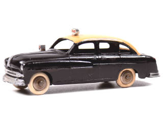 Lot 244 - DINKY TOYS FRANCE (1)