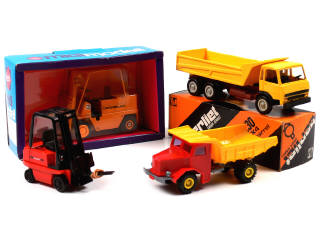 Lot 182 - DIVERS (4)