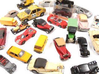 Lot 214 - DIVERS (38)