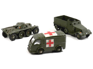 Lot 353 - DINKY TOYS FRANCE (3)