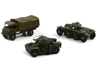 Lot 354 - DINKY TOYS FRANCE (3)