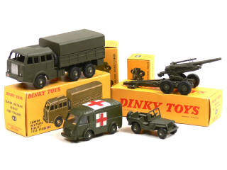 Lot 1117 - DINKY TOYS FRANCE (4)