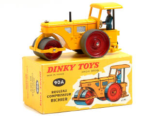 Lot 1053 - DINKY TOYS FRANCE (1)