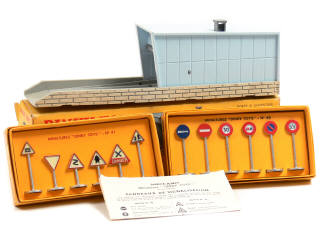 Lot 1110 - DINKY TOYS FRANCE (3)