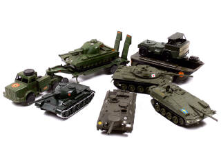 Lot 164 - DIVERS (8)