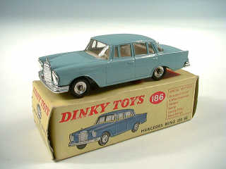 Lot 735 - DINKY TOYS GB (1)