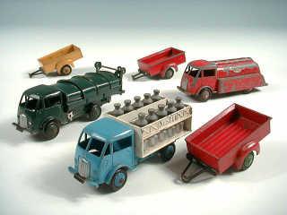Lot 886 - DINKY TOYS (FRANCE) (6)