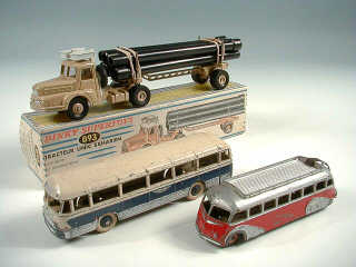 Lot 913 - DINKY TOYS FRANCE (3)