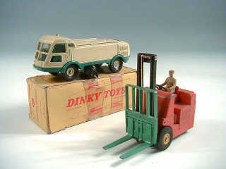 Lot 919 - DINKY TOYS (FRANCE) (2)