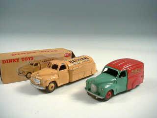 Lot 854 - DINKY TOYS (GB) (2)